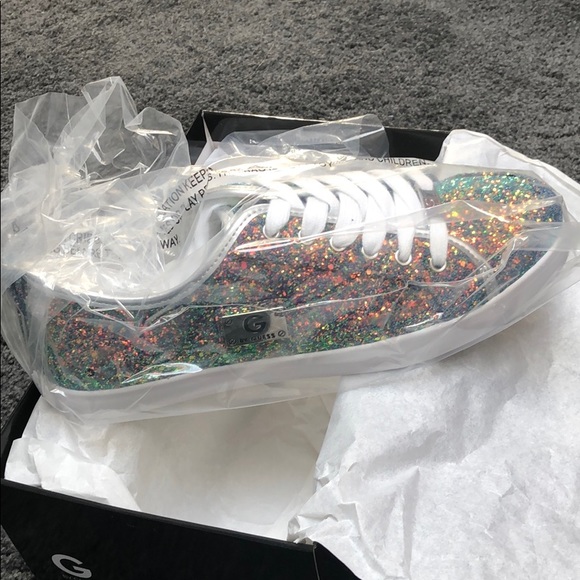 Guess shoes never use still with box! - Picture 2 of 4